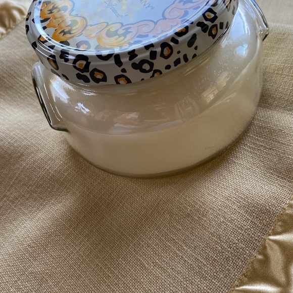 Tyler Candle Company 22oz candle. DIVA is fragrance. 110-130 burning hours. - Picture 3 of 4